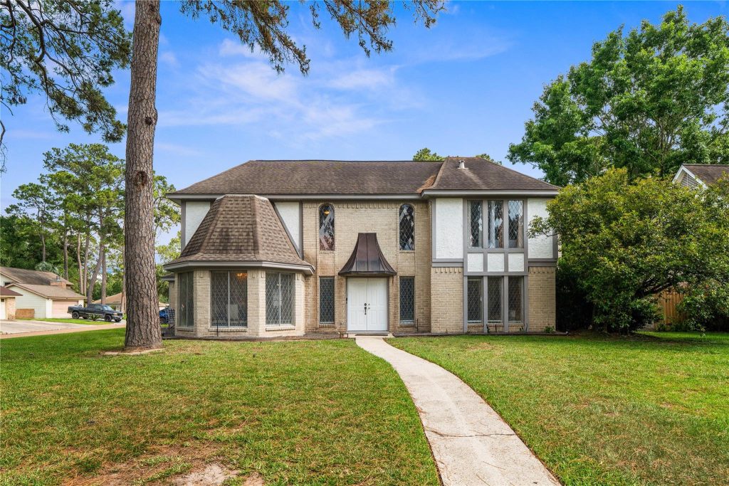 4803 Fountainhead Dr